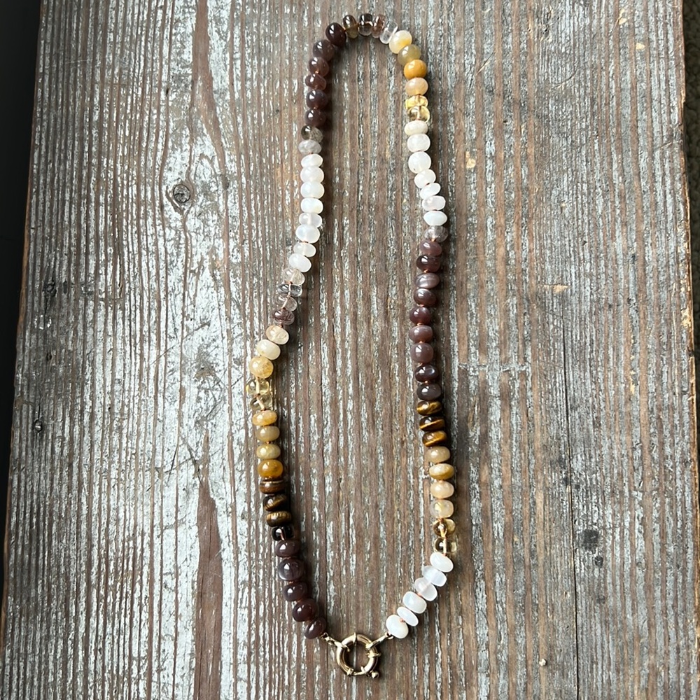 Encircked gemstone necklace
